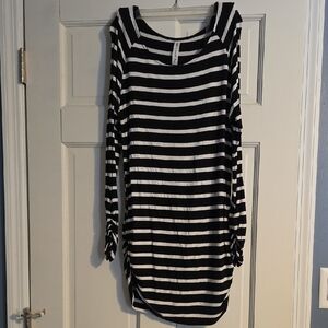 Vanilla Bay Black and White Striped Long Sleeve Top